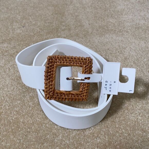 Women’s White Belt Woven Look Buckle Size L - Picture 1 of 5